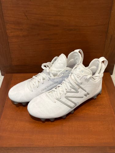 White Men's Size M 11.5 (W 12.5) Adult New Balance Mid Top Molded Cleats Freeze 4.0 (Used)