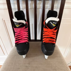 KIDS Bauer size 3 ice skate