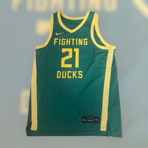 Oregon Ducks Men’s Basketball Jersey. Size Medium