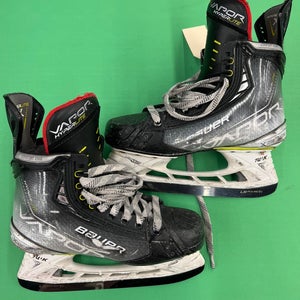 Intermediate Bauer Vapor Hyperlite Hockey Skates | Size 5 Fit 1(Used)