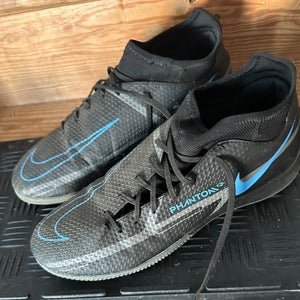 Black Men's Adult Size M 9.0 (W 10.0) Nike Phantom  (Used)