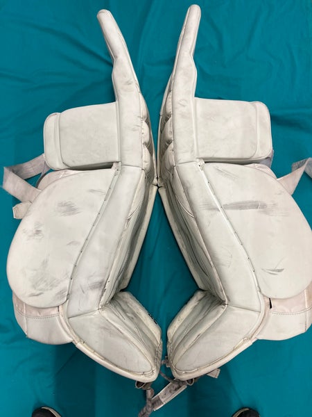 White 35" Senior True Catalyst 7X3 Goalie Leg Pads (Used)