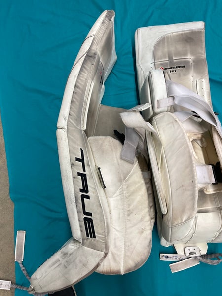 White 35" Senior True Catalyst 7X3 Goalie Leg Pads (Used)