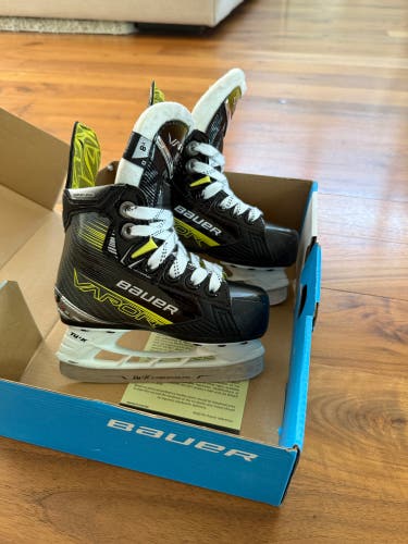 Bauer Vapor X4 youth skate Size 8