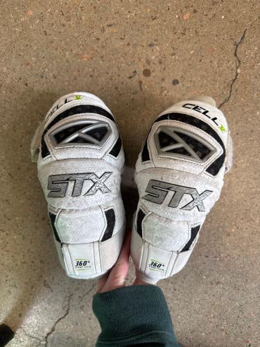 Medium Youth STX Cell IV Arm Pads (Used)