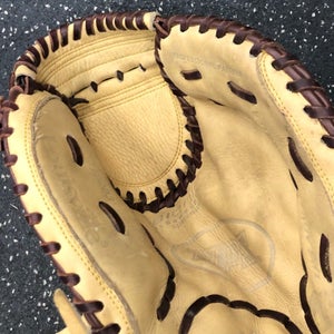 Louisville Slugger Right Hand Throw Catcher's FP203 Baseball Glove 32.5" (Used)