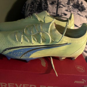 Yellow Men's Size M 9.0 (W 10.0) Puma Ultra Cleats (New)