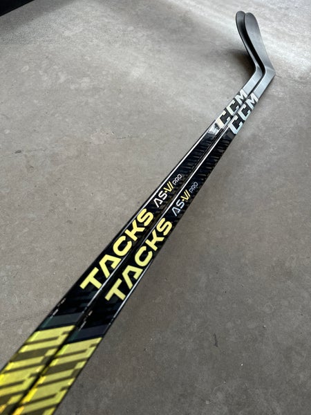 NCAA 2 PACK P28 75 Flex Senior CCM Left Hand Tacks AS-VI Pro Pro Stock (New)