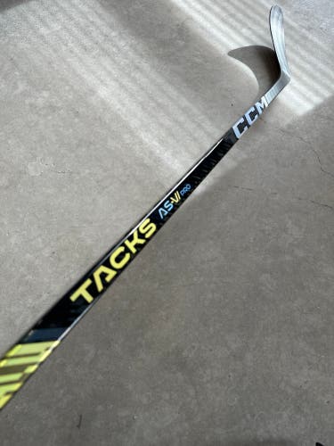 NCAA P28 75 Flex Senior CCM Left Hand Tacks AS-VI Pro Pro Stock (New)