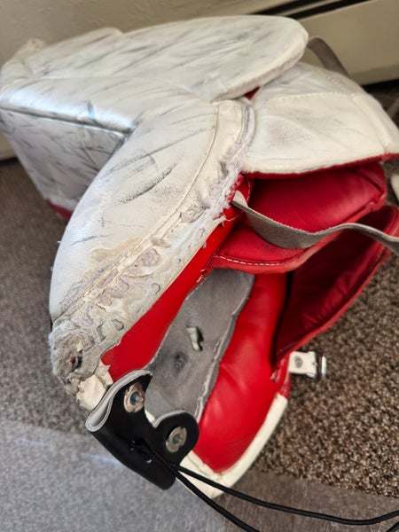 Used 31+1” CCM Extreme Flex 500 Leg Pads