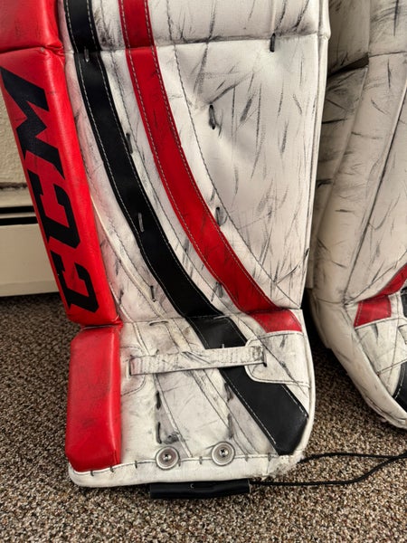 Used 31+1” CCM Extreme Flex 500 Leg Pads