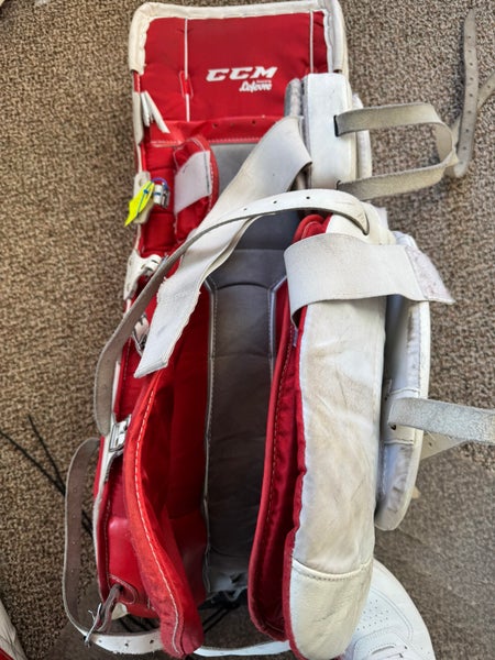 Used 31+1” CCM Extreme Flex 500 Leg Pads