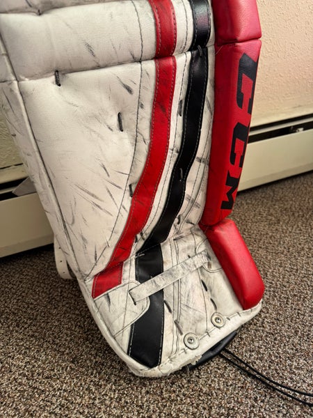 Used 31+1” CCM Extreme Flex 500 Leg Pads