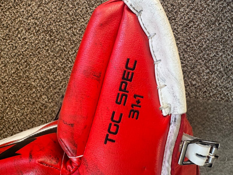 Used 31+1” CCM Extreme Flex 500 Leg Pads