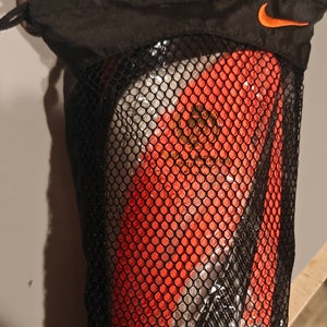 Unisex XL Nike Mercurial lite Shin Guards (New)