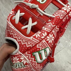 New - December 2024 Glove Of The Month - Wilson A2000 - 11.75"