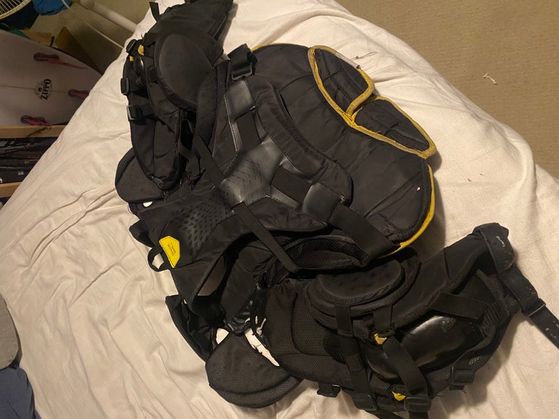 Small  2022 Bauer Supreme 1S  (Used)