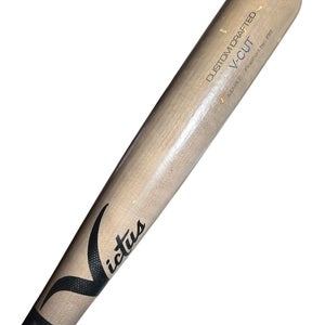 Used  Victus   32" V-Cut Bat