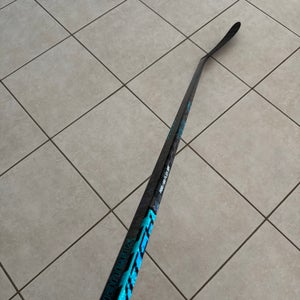 Senior Bauer Right Handed Twitch P28 65 Flex SR