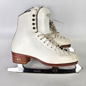 Riedell Silver Star Figure Skate Size: 4 A/AA Wilson Pattern 99 Blade size 9.25"