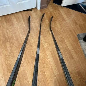 Hockey sticks left p28