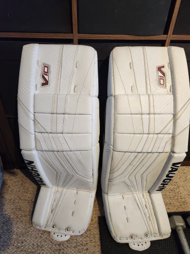 33"+ 2 / 2024 Vaughn Velocity V10 Goalie Leg Pads Pro Stock (Used)