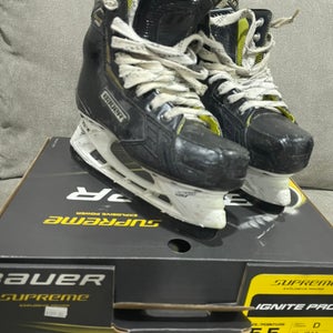 Bauer Supreme Ignite Pro Hockey Skates Regular Width Size 5.5 (Used)