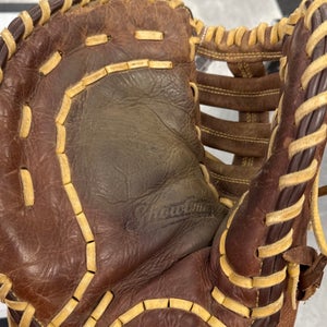 Wilson Left Hand Throw First Base A800 Baseball Glove 11.5" (Used)