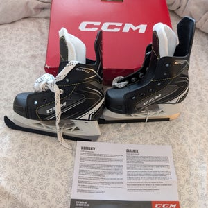 CCM Youth hockey skates Tacks AS-550 Regular Width 9 (New)