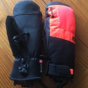 686 Goretex Mittens Size Medium (New)