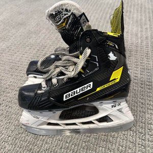 Bauer Supreme M4 Hockey Skates Regular Width Size 3.5 (Used)
