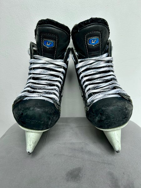 CCM U+ CL Crazy Light Junior Ice Hockey Skates Size 5 D Fits 6.5 US Shoe
