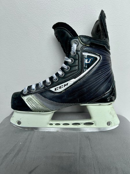 CCM U+ CL Crazy Light Junior Ice Hockey Skates Size 5 D Fits 6.5 US Shoe