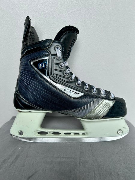 CCM U+ CL Crazy Light Junior Ice Hockey Skates Size 5 D Fits 6.5 US Shoe