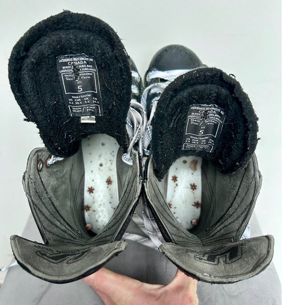 CCM U+ CL Crazy Light Junior Ice Hockey Skates Size 5 D Fits 6.5 US Shoe