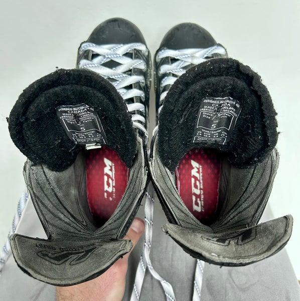 CCM U+ CL Crazy Light Junior Ice Hockey Skates Size 5 D Fits 6.5 US Shoe