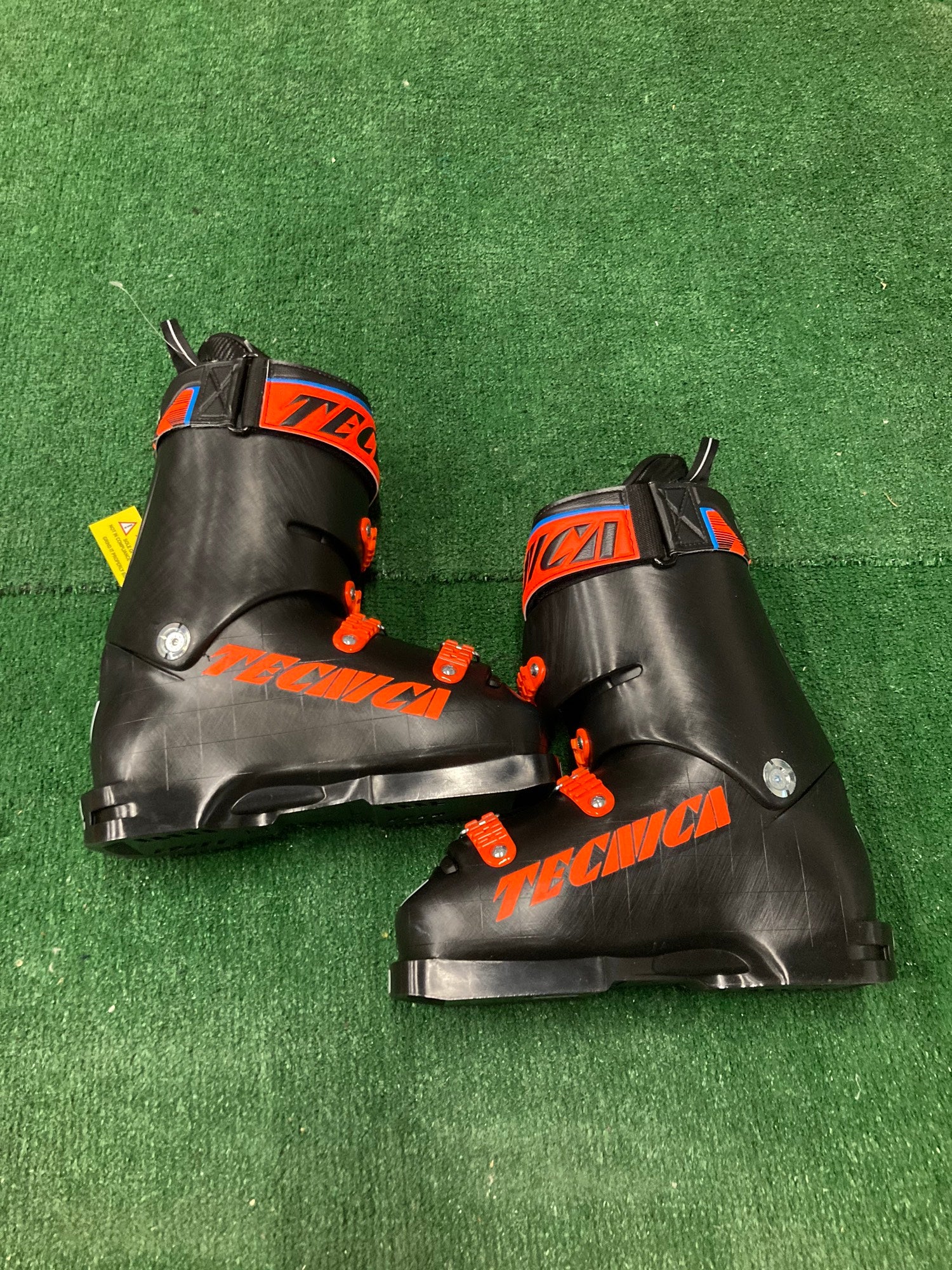 Tecnica R9.3 Ski Boots | New and Used on SidelineSwap