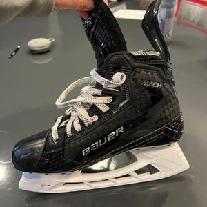 2023 Bauer Supreme Mach Hockey Skates Regular Width 7 (Used)