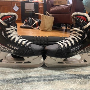 Bauer Vapor 3X Hockey Skates Size 5, fit 1. BARLEY USED.