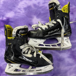 Senior Bauer Supreme M4 Hockey Skates Regular Width 7.5 (Used)