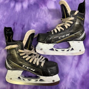 Intermediate CCM Tacks Classic 9060 Hockey Skates Regular Width Size 4 (Used)