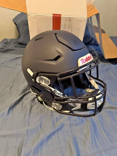 Like NEW in Box Riddell SpeedFlex Football Helmet