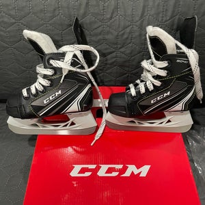 Youth CCM Regular Width 6 Tacks 9040 Hockey Skates