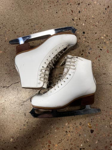 White Jackson Ultima Figure Skates Adult 8 (Used)