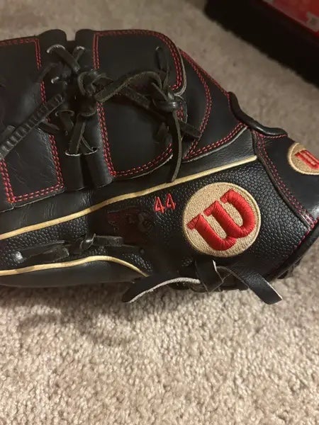 Used Left Hand Throw 11.75" A2000 Baseball Glove