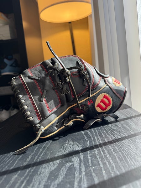 Used Left Hand Throw 11.75" A2000 Baseball Glove