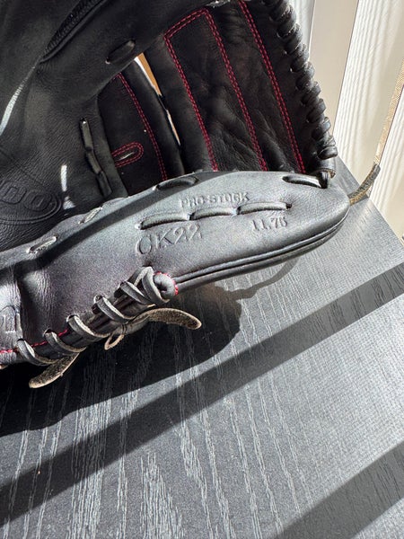Used Left Hand Throw 11.75" A2000 Baseball Glove