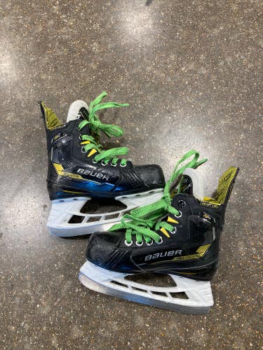 Youth Bauer Supreme M4 Hockey Skates Regular Width 12 (Used)