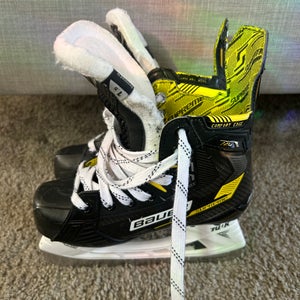 2024 Bauer Supreme Elite Hockey Skates Regular Width Size 1.5 (Used)
