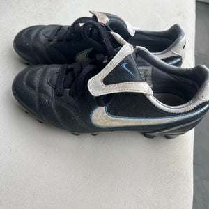 Black Unisex Size M 5.5 (W 6.5) Nike Tiempo Cleats (Used)